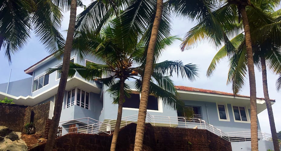TROPICAL VIBES 5BHK Luxury Beach House, Goa 1